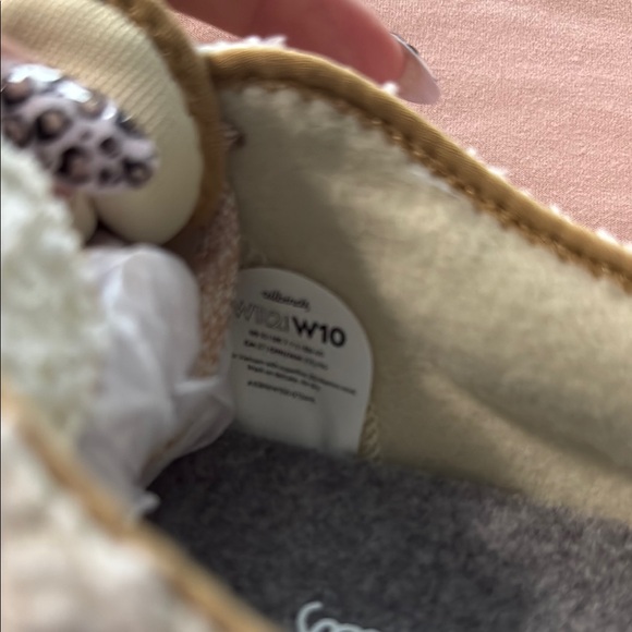 Allbirds Cream Sneakers with Cushioned Sole and Breathable Knit - Picture 3 of 3